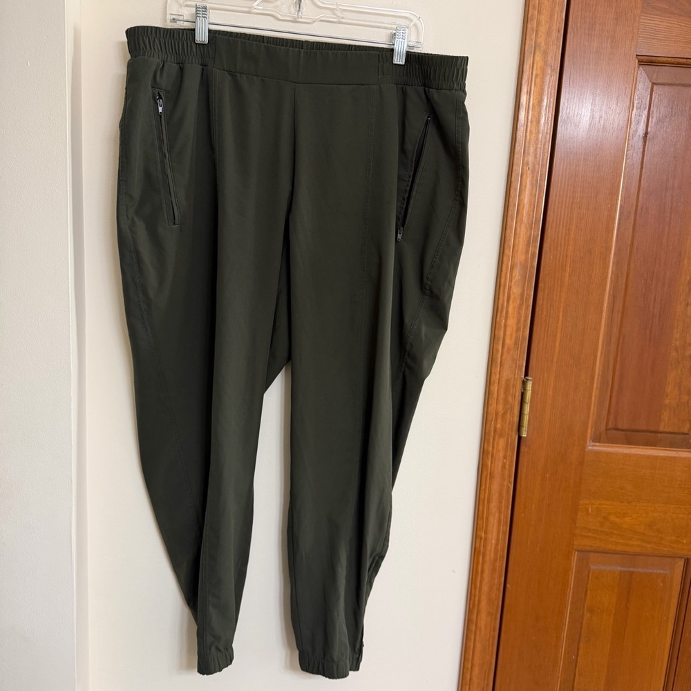 Old Navy Womens Dark Olive Green Jogger Pants with Zip Pockets